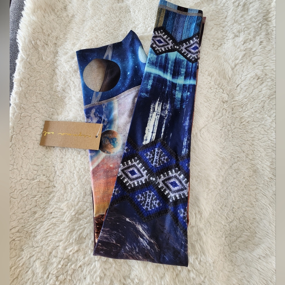 ⛵️🚀🛸🏔 Niyama🌞Sol LAND OF THE LOST Barefoot Leggings XS BNWT - Picture 3 of 16